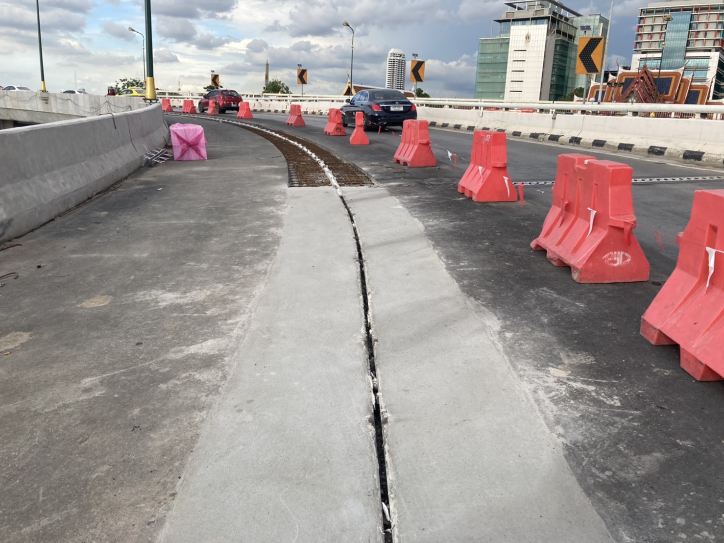 โครงการต่อขยายสะพานอรุณอมรินทร์พร้อมทางขึ้น-ลงและทางยกระดับข้ามแยกศิริราช